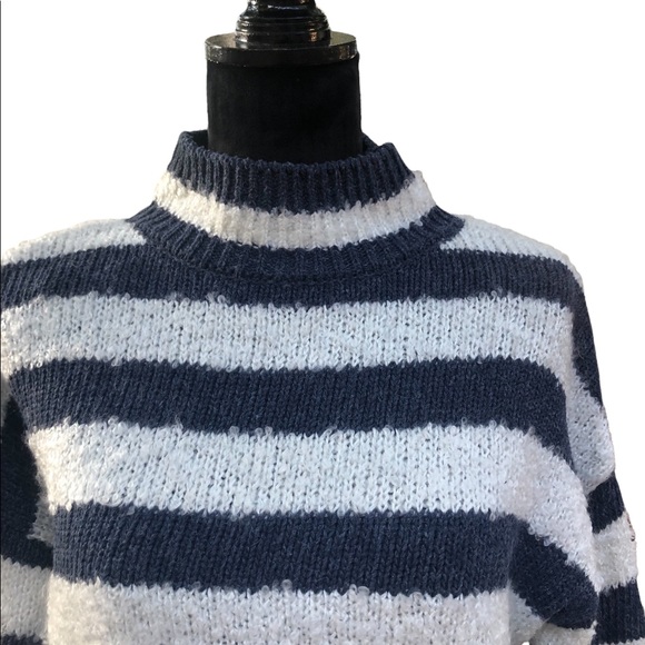 Sadie & Sage Striped Blue and White Sweater size Small - Picture 2 of 10